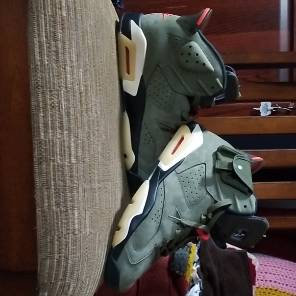 Travis Scott Olive and Black Sneakers - Picture 1 of 1